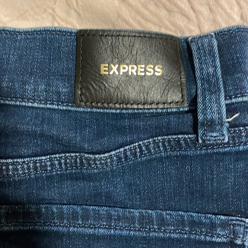 Express Shorts - Mid Rise - Picture 3 of 4